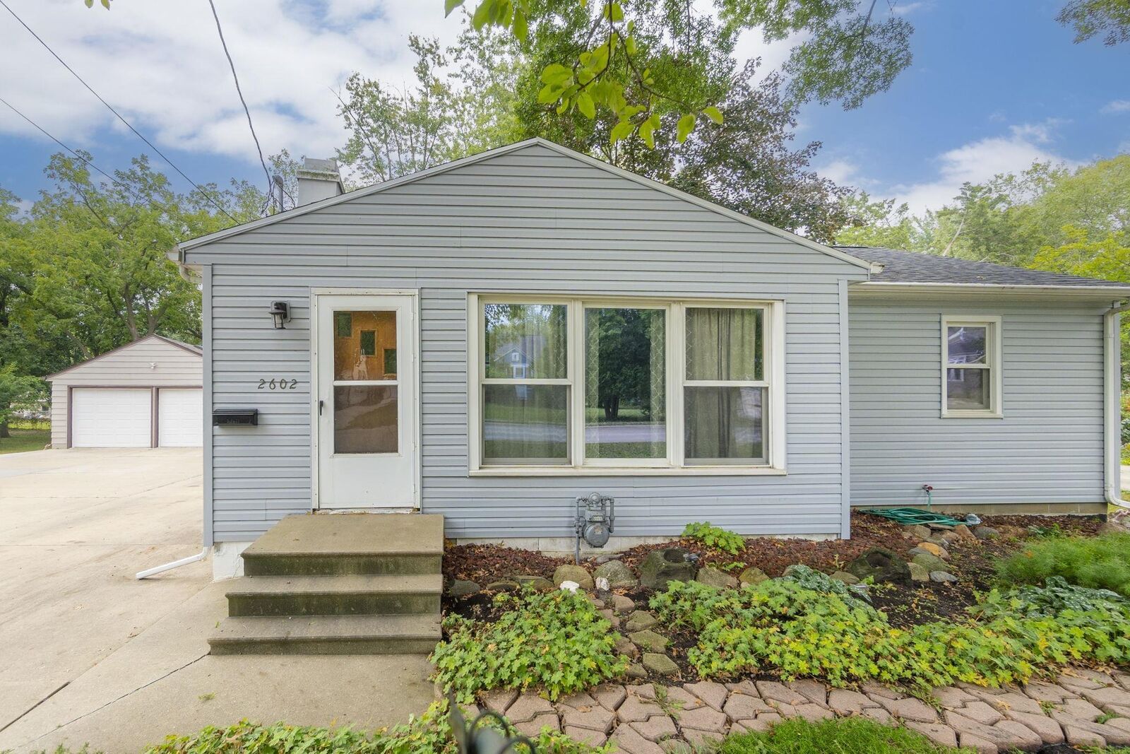 Property Photo:  2602 Cedar Heights Drive  IA 50613 