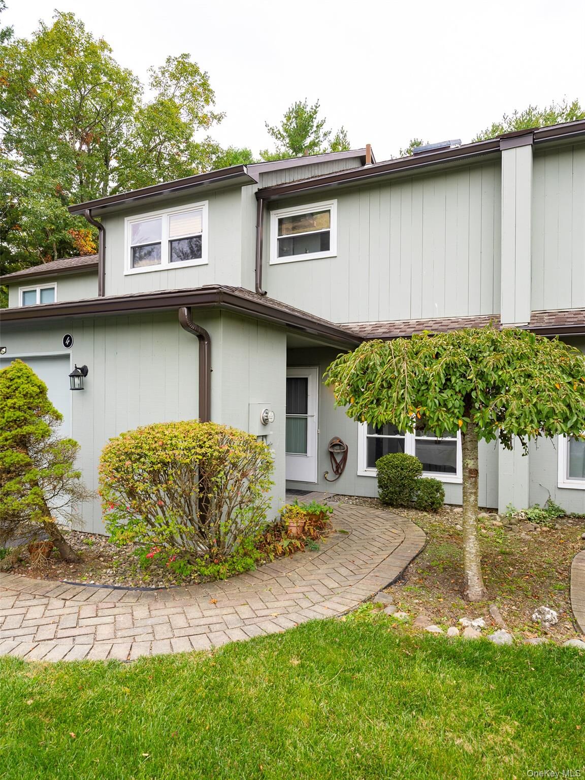 Property Photo:  4 Pond Drive W  NY 12572 