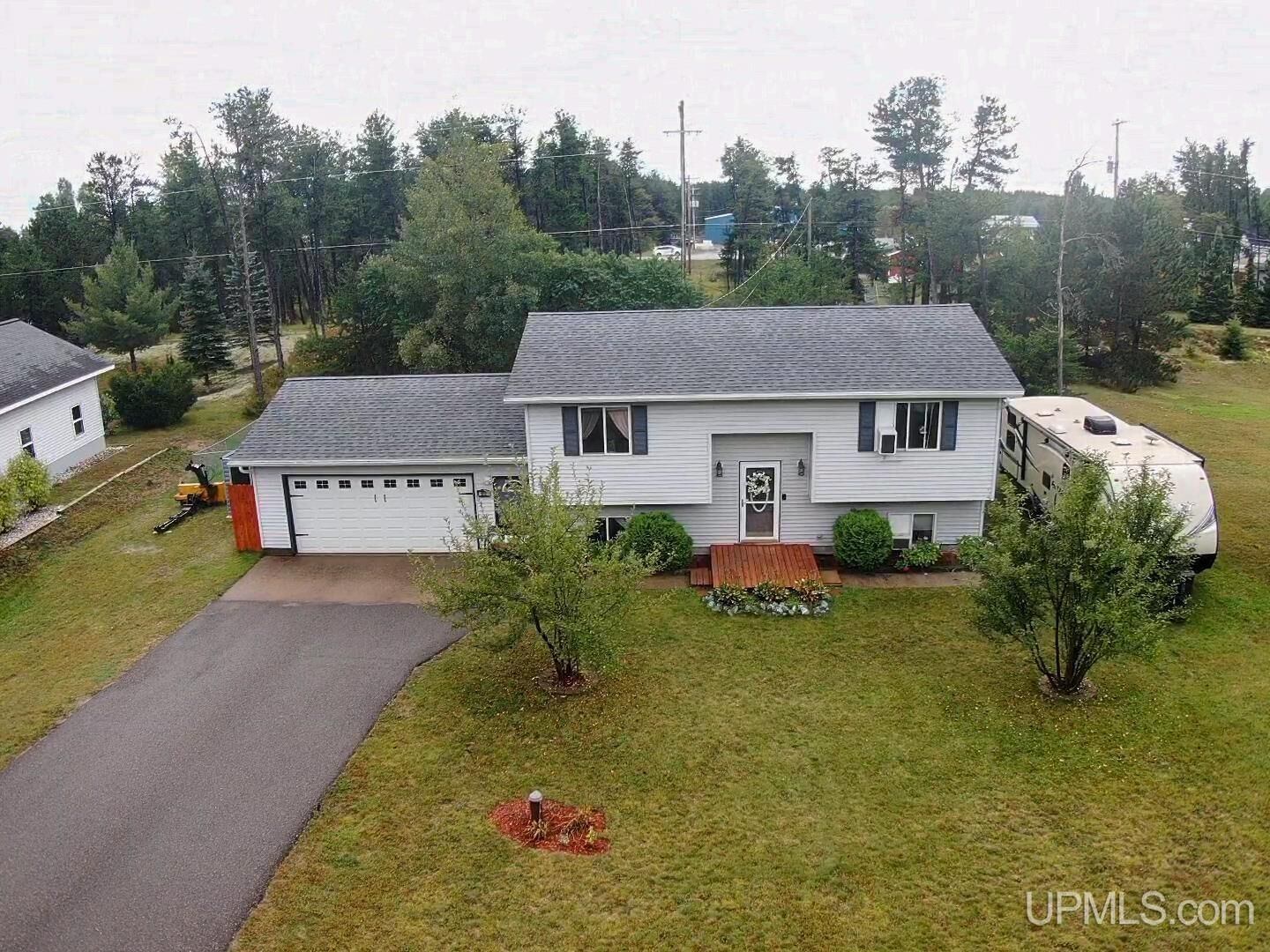 Property Photo:  610 Lakewood Lane  MI 49855 