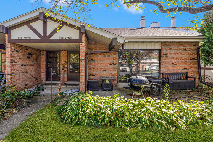 N17w5347 Garfield Ct  Cedarburg WI 53012 photo