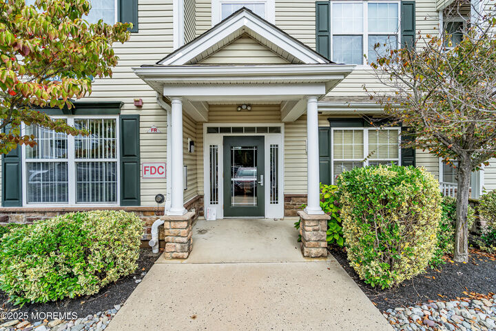 Property Photo:  211 Mill Pond Way 25  NJ 07724 