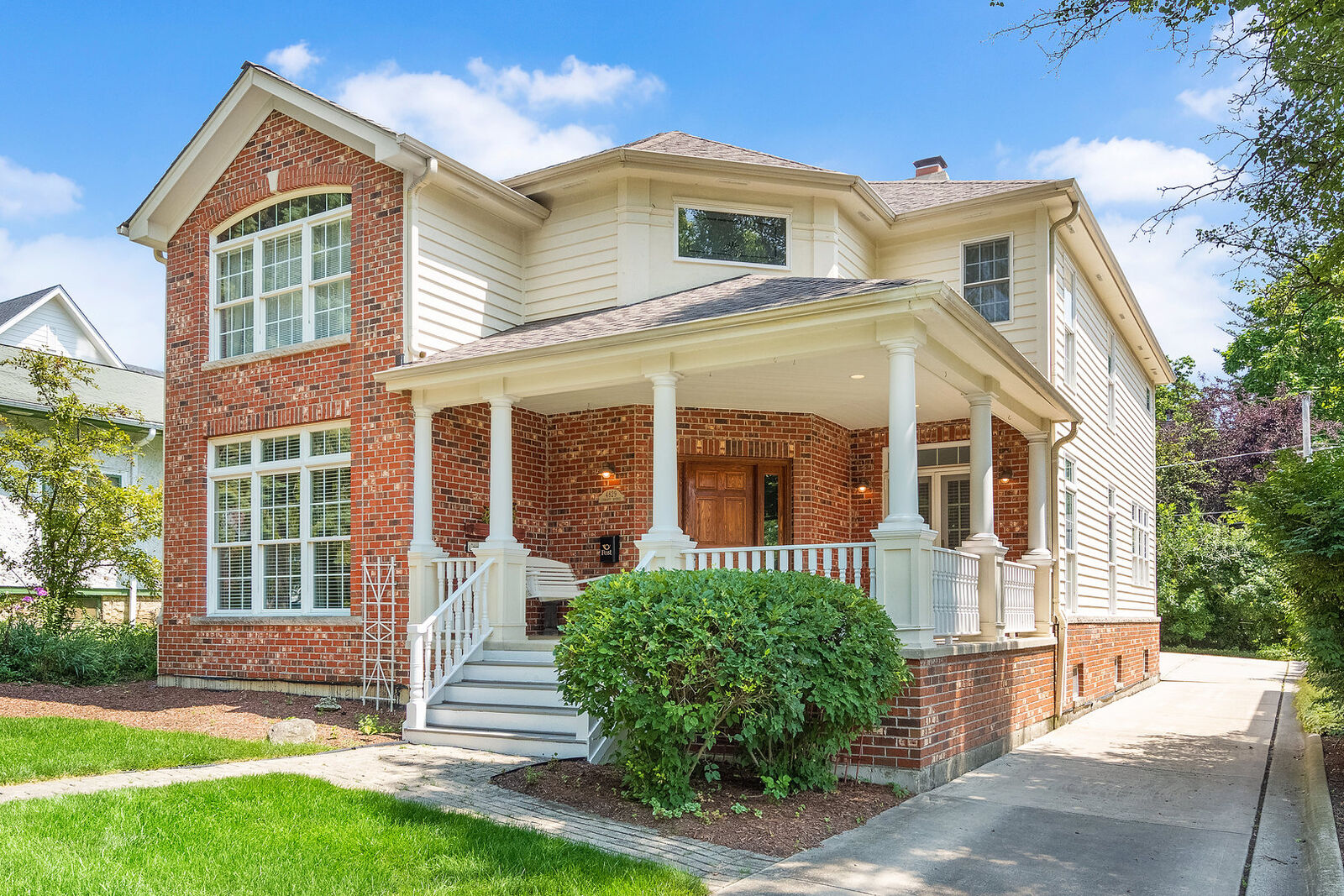 Property Photo:  4829 Linscott Avenue  IL 60515 