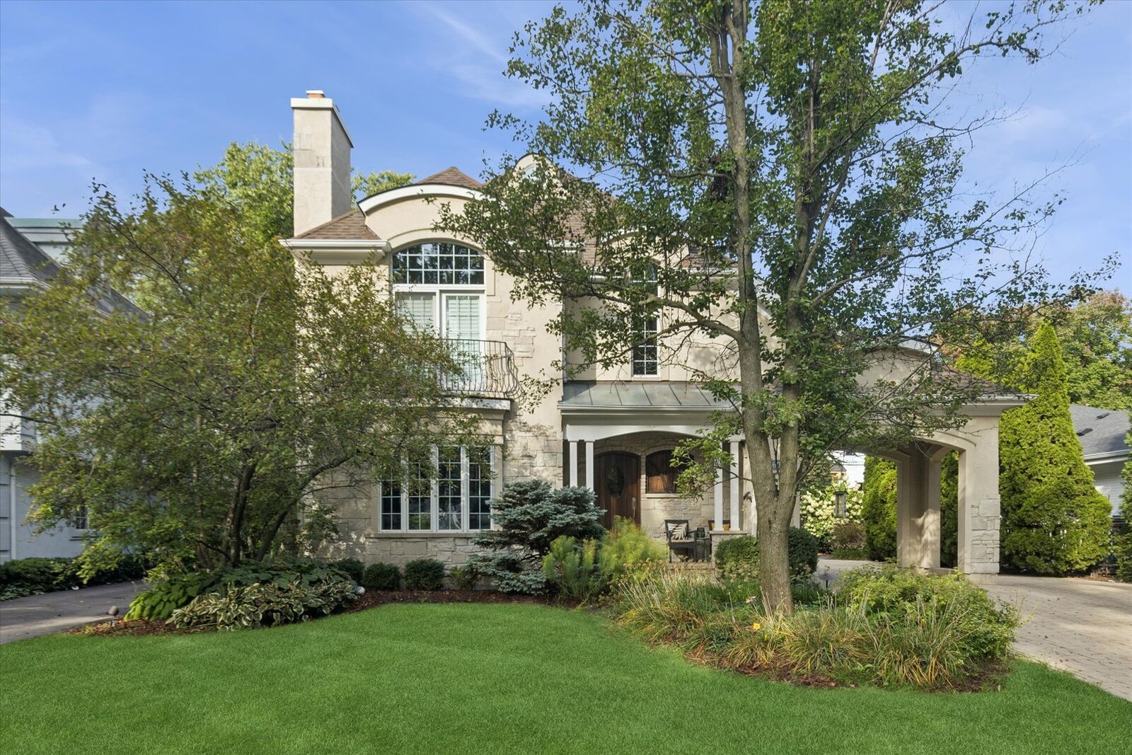 Property Photo:  608 S Quincy Street  IL 60521 