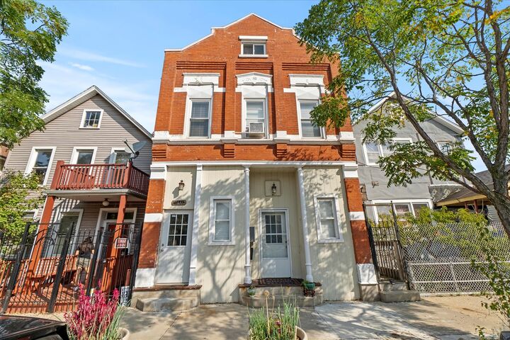 Property Photo: 2338 W 18th Place IL 60608