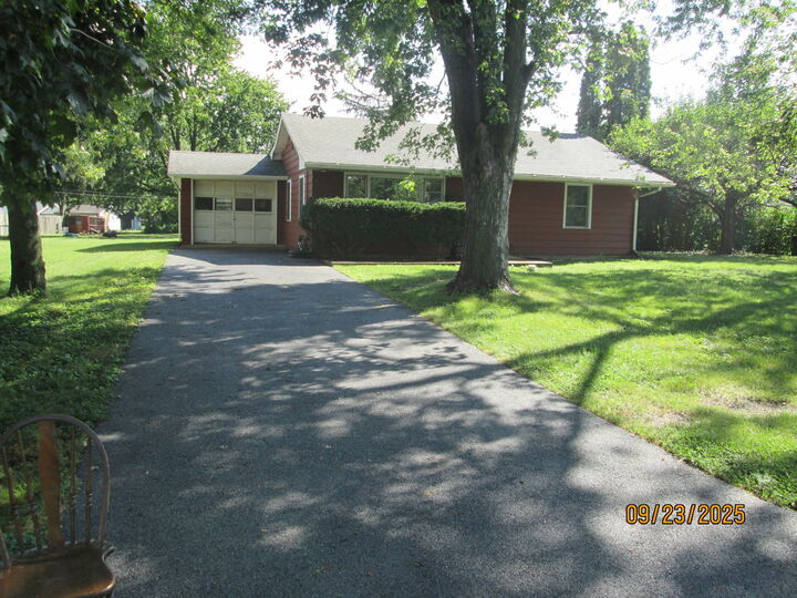Property Photo: 1806 Dallas Place IL 60433