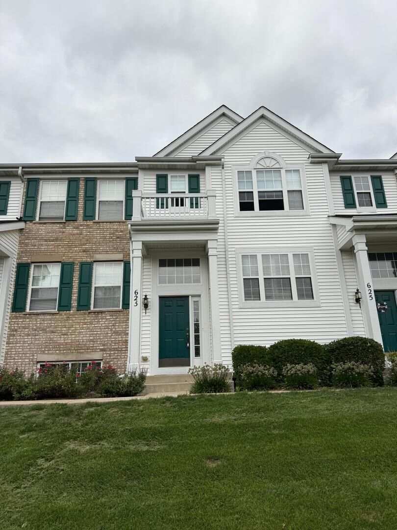 Property Photo:  623 Lincoln Station Drive  IL 60543 