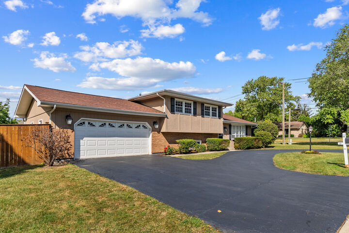 Property Photo: 500 S Wilmette Street IL 60559