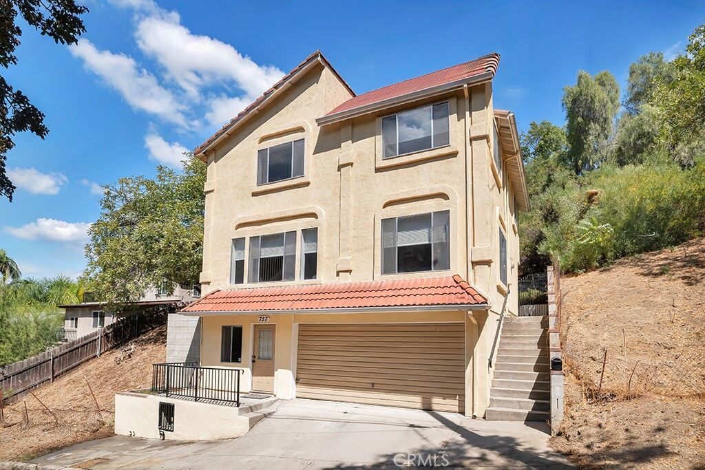 Property Photo:  757 E Avenue 43  CA 90031 