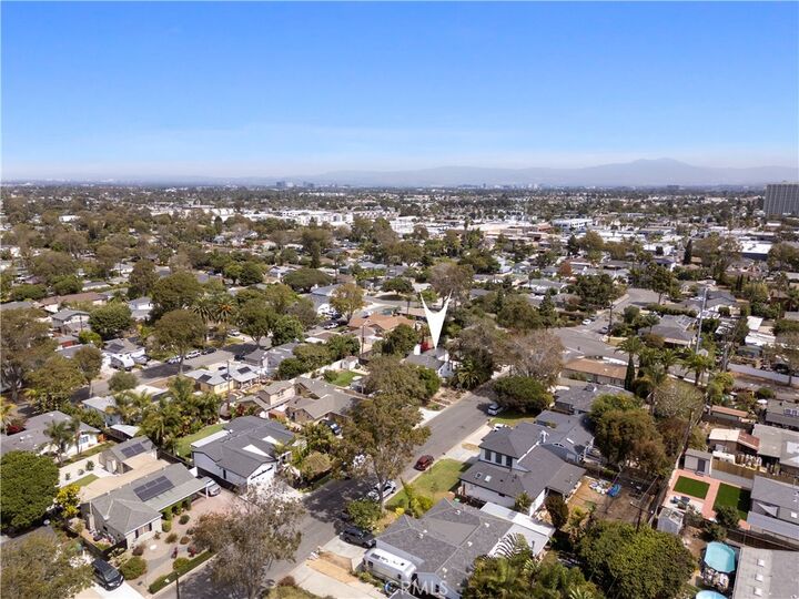 Property Photo:  910 Arbor  CA 92627 