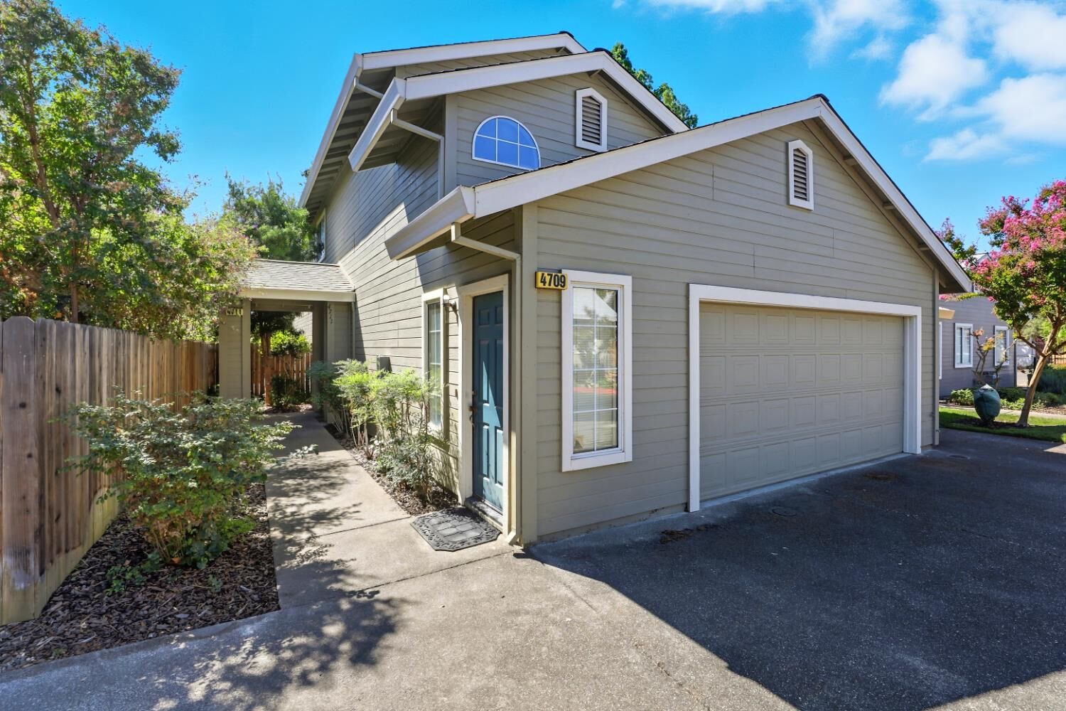 Property Photo: 4711 Courtland Lane CA 95608