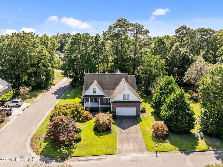 Property Photo:  301 Foxwood Lane  NC 28409 