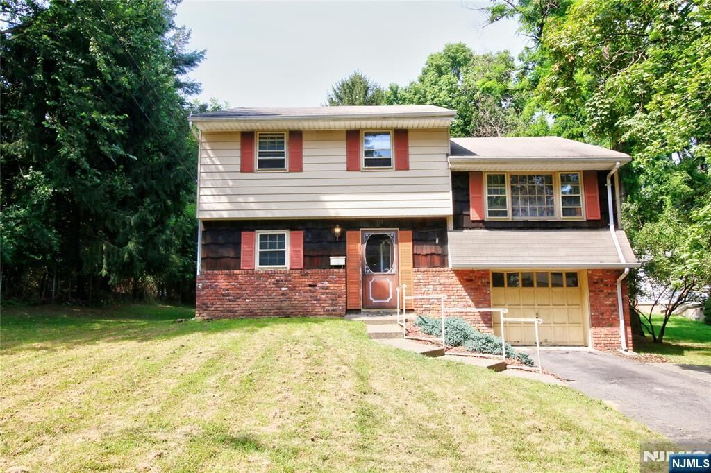 Property Photo:  111 Moffatt Road  NJ 07430 