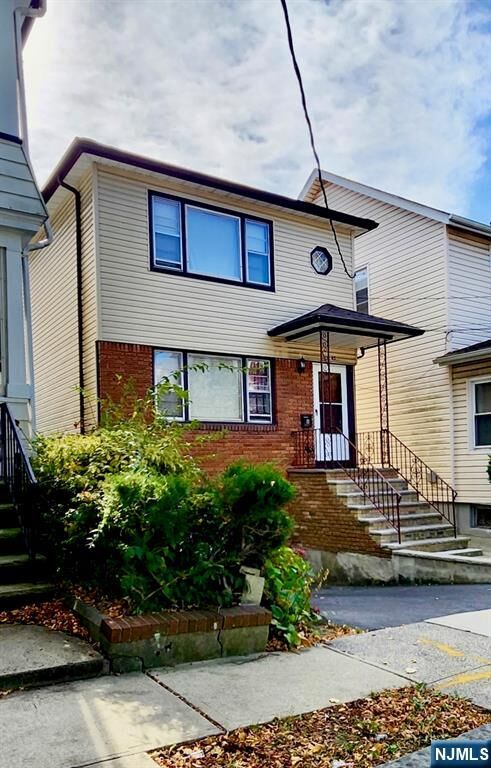 Property Photo:  43 Allen Street 1  NJ 07111 