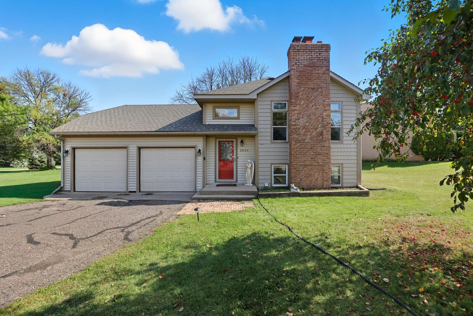Property Photo:  2839 Henslow Avenue N  MN 55128 