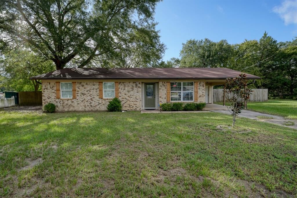 Property Photo: 1215 Summit Heights TX 75771
