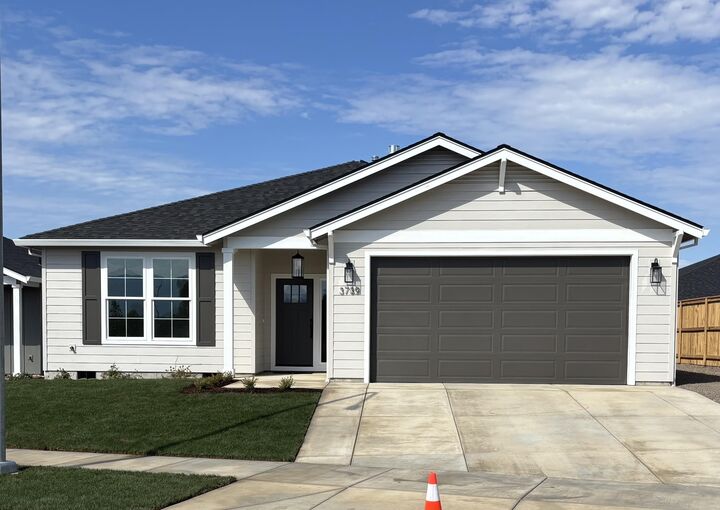 Property Photo: 3739 Ford Drive OR 97504