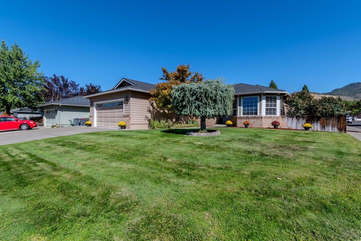 Property Photo: 3024 Adams Circle OR 97504