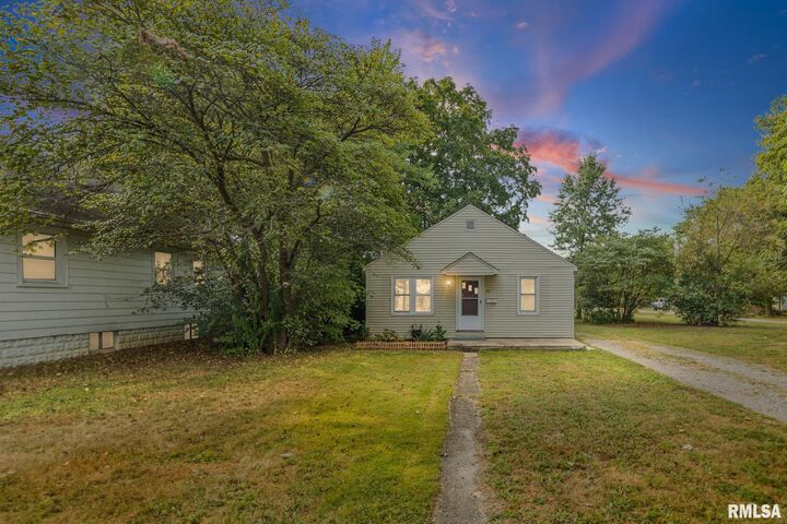 Property Photo:  721 W Whittaker Street  IL 62881 
