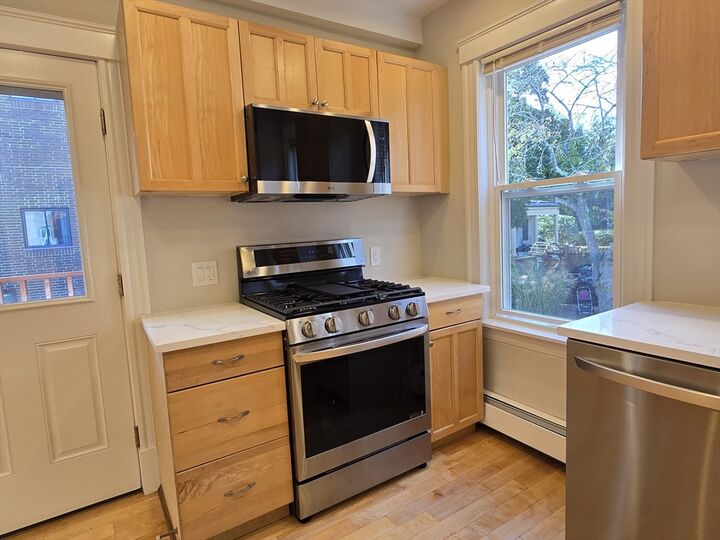 Property Photo:  8-10 Chatham St 4  MA 02139 