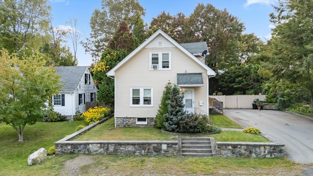 Property Photo:  9 Emily St  MA 01606 