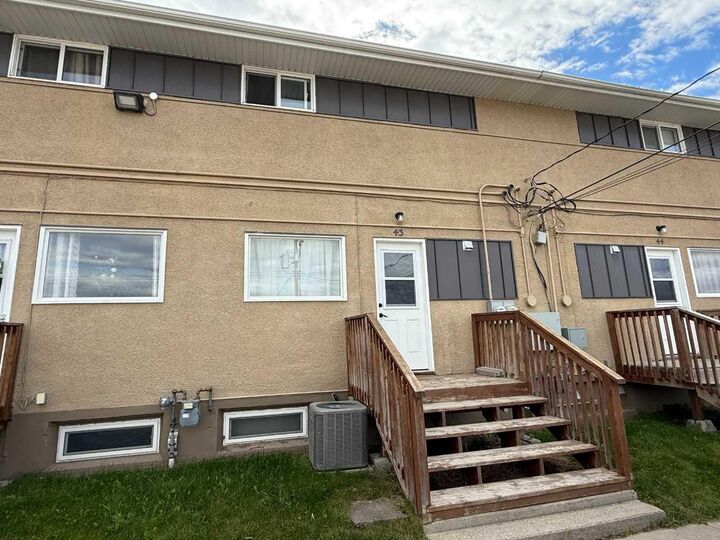 Property Photo:  114 Hardisty Avenue 43  AB T7V 1B5 