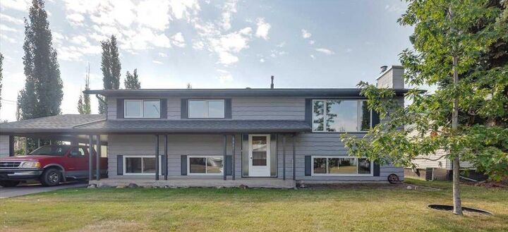 5607 48 Avenue  Lacombe AB T4L 1M7 photo