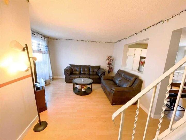Property Photo:  2038 7 Avenue N  AB T1H 4Z1 