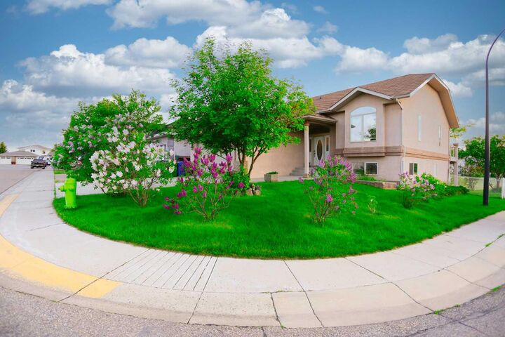 61 Leung Close  Red Deer AB T4R 2W6 photo
