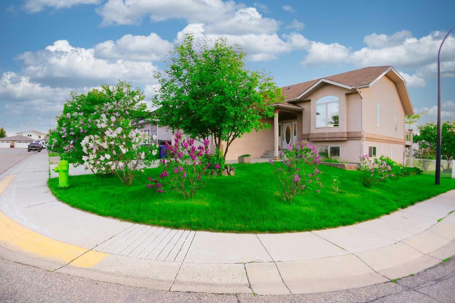 Property Photo:  61 Leung Close  AB T4R 2W6 