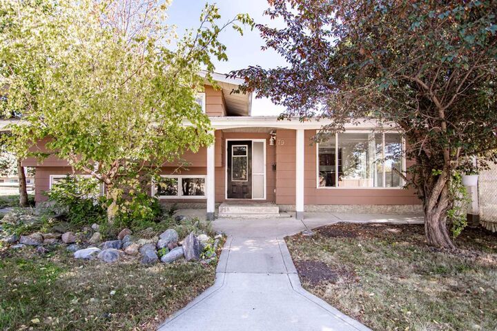 79 Oak Street  Red Deer AB T4P 1R9 photo