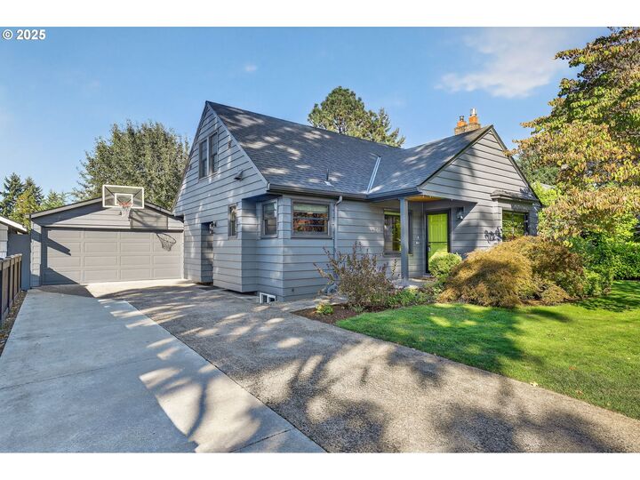 4423 NE Skidmore St  Portland OR 97218 photo