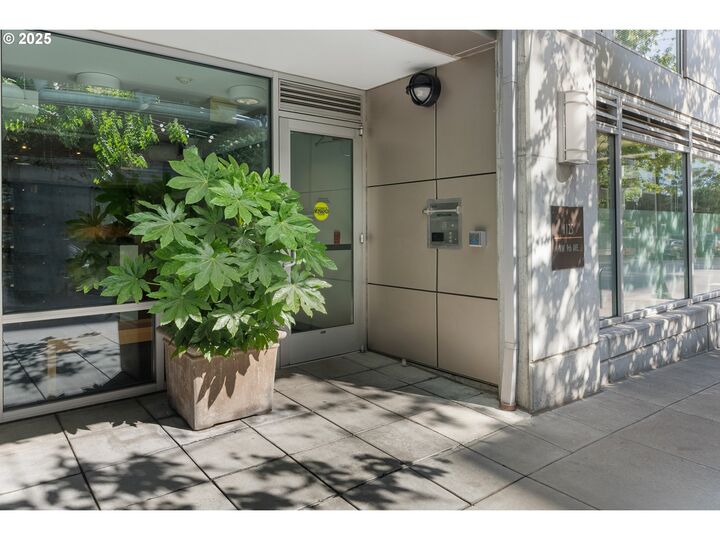 Property Photo:  1125 NW 9th Ave 210  OR 97209 