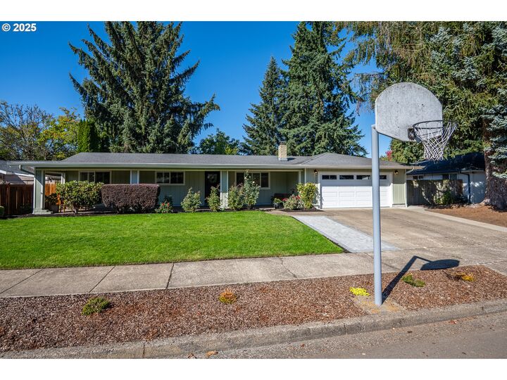 Property Photo:  4720 Thunderbird St  OR 97404 
