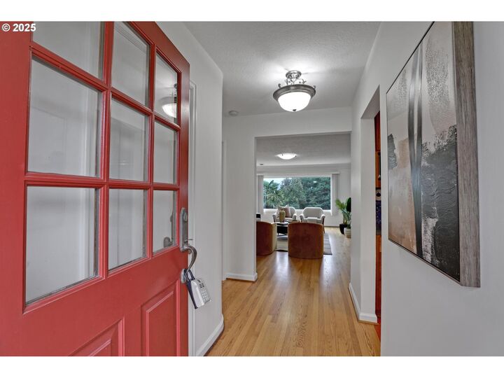Property Photo:  10429 SE 36th Ave  OR 97222 