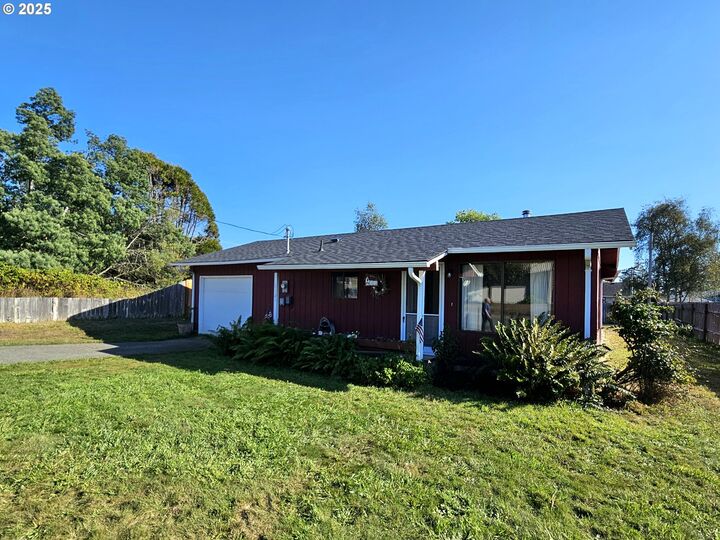 1121 Ransom Ave  Brookings OR 97415 photo