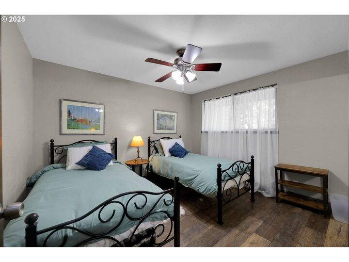 Property Photo: 4441 Fox Hollow Rd 1 OR 97405