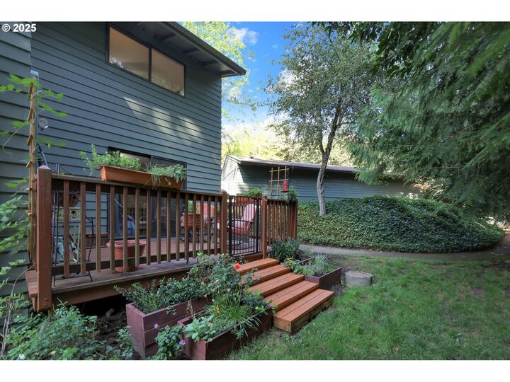 Property Photo: 4441 Fox Hollow Rd 1 OR 97405