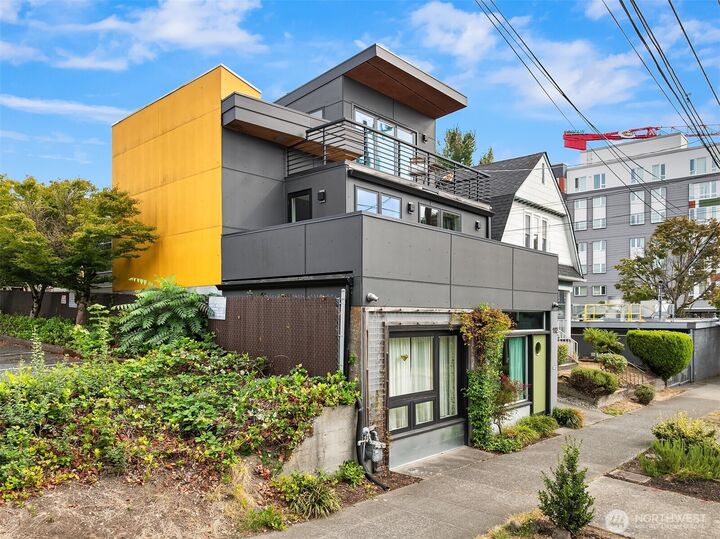 Property Photo:  112  18th Avenue  WA 98122 