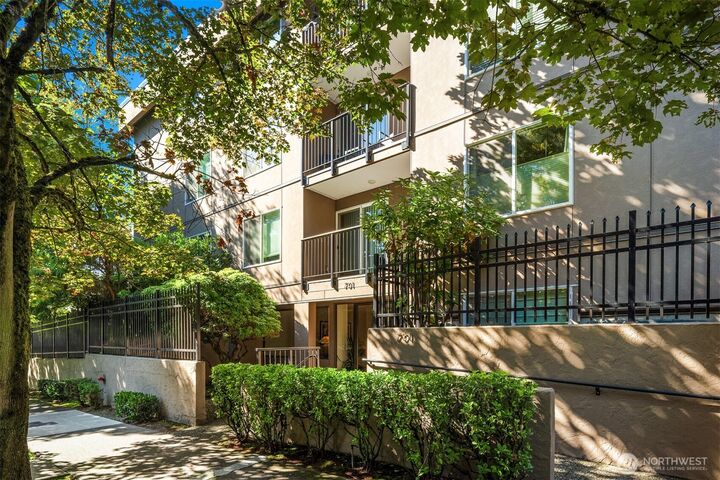 Property Photo:  701  17th Avenue 305  WA 98122 