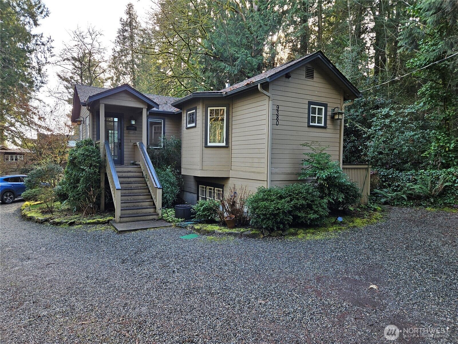 Property Photo:  9380  Ferncliff Avenue NE  WA 98110 