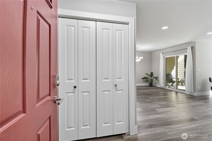 Property Photo:  14623 NE 40th Street H-7  WA 98007 