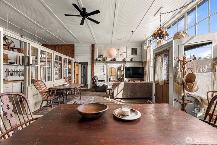 Property Photo:  104 N  Chelan Ave  WA 98858 