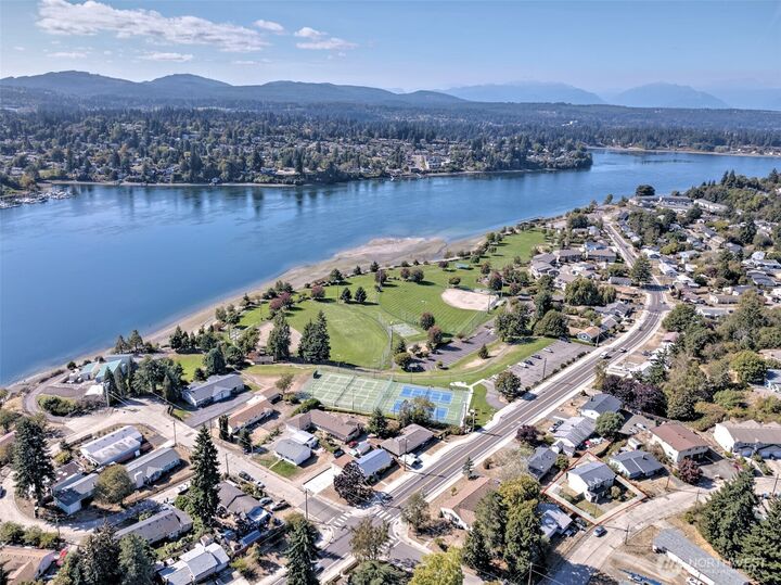 Property Photo:  337  Willow Street  WA 98310 