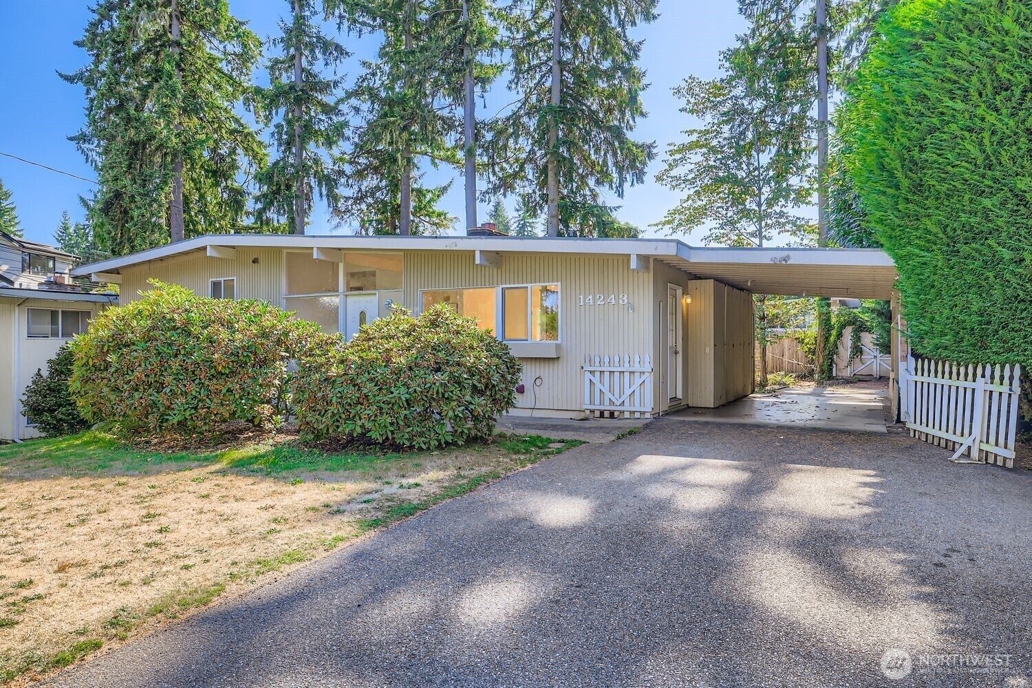 Property Photo:  14243 SE 14th Street  WA 98007 