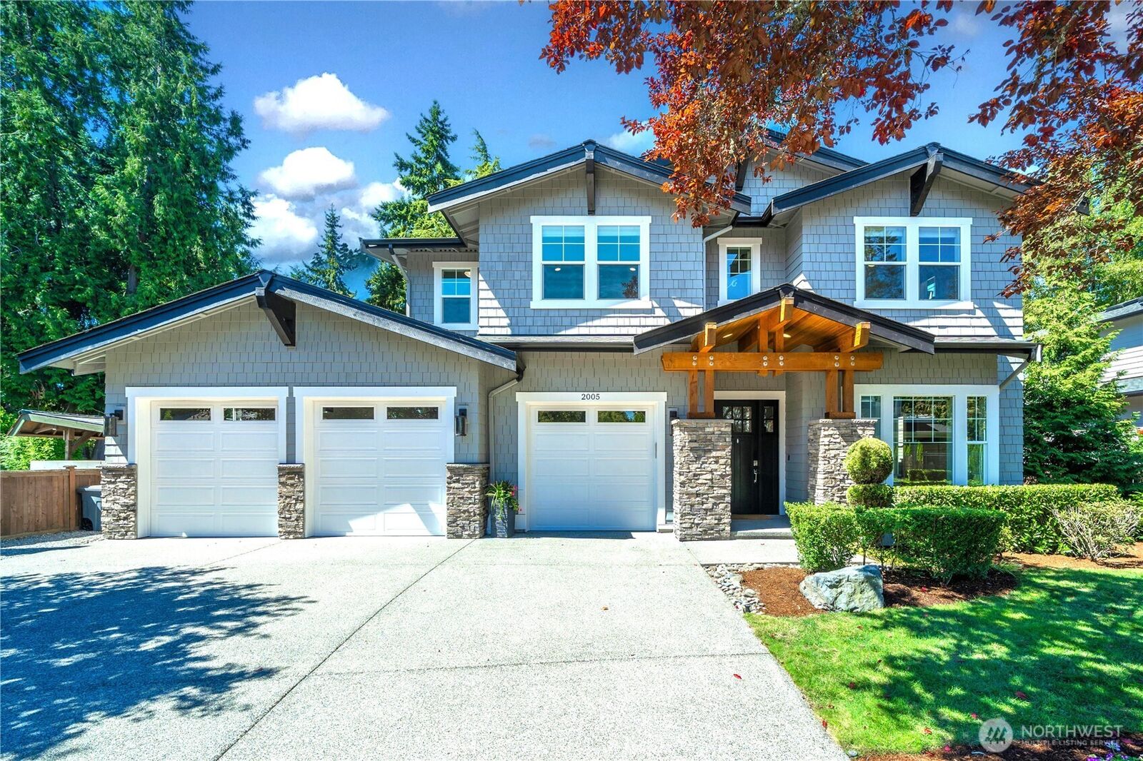 Property Photo:  2005  105th Avenue NE  WA 98004 