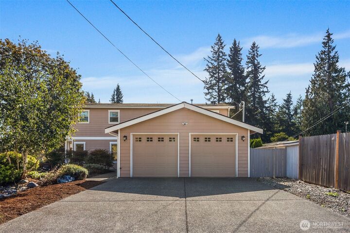 Property Photo:  14105  143rd Avenue SE  WA 98059 