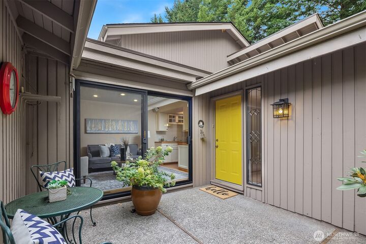 Property Photo:  118  143rd Place NE  WA 98007 