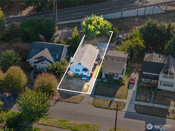 Property Photo:  726 S Pearl Street  WA 98531 