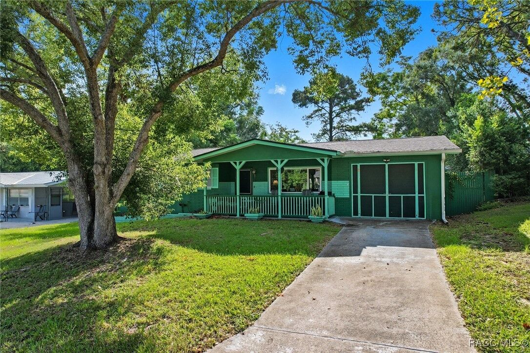 Property Photo: 63 S Desoto FL 34465