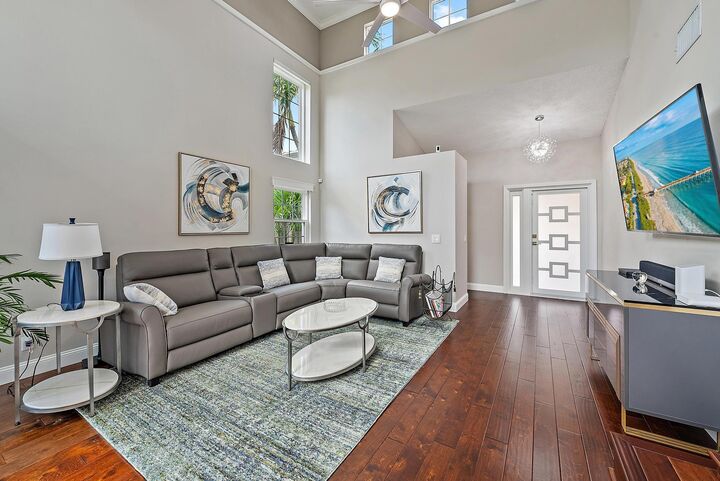 Property Photo: 17 Commodore Place FL 33418